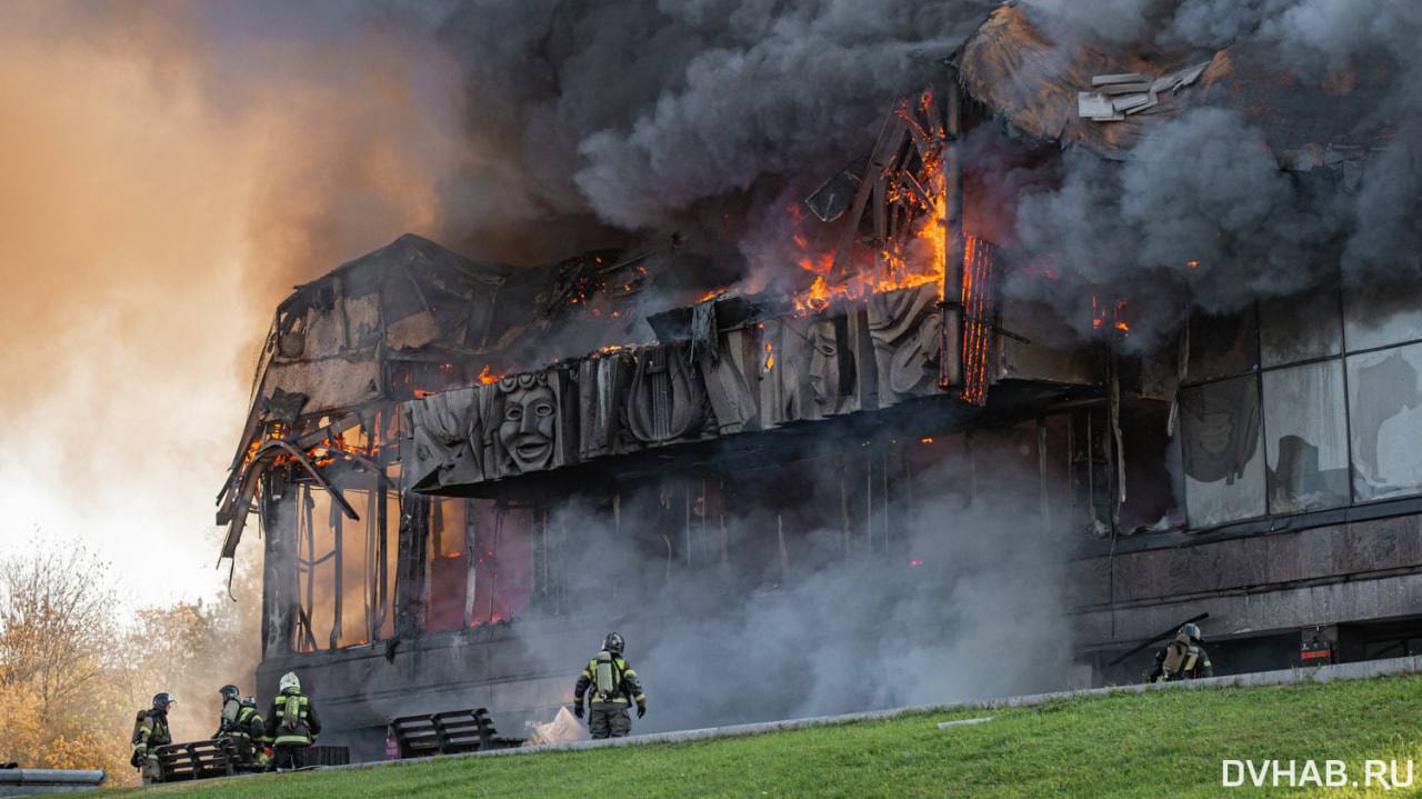 Прокурор запросил 6 лет колонии для начальника участка по делу о пожаре в ХМТ Также обвиняемому запрошен штраф в 300 тысяч рублей и запрет на работу в строительстве на два года Для сварщика проводившего работы прокурор просит 10 месяцев колонии поселения Прочитать статью полностью Подписаться на DVHAB   Написать в DVHAB