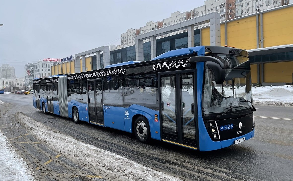 Омске планируют вернуть автобусы-«гармошки»  Запланировано приобретение 35 новых автобусов, среди которых будет 10 современных моделей «гармошек». По мнению мэрии, эти машины смогут повысить удобство и вместимость общественного транспорта, особенно в часы пик.   Как вы относитесь к такой инициативе?    Подпишись   Говорящий Омск