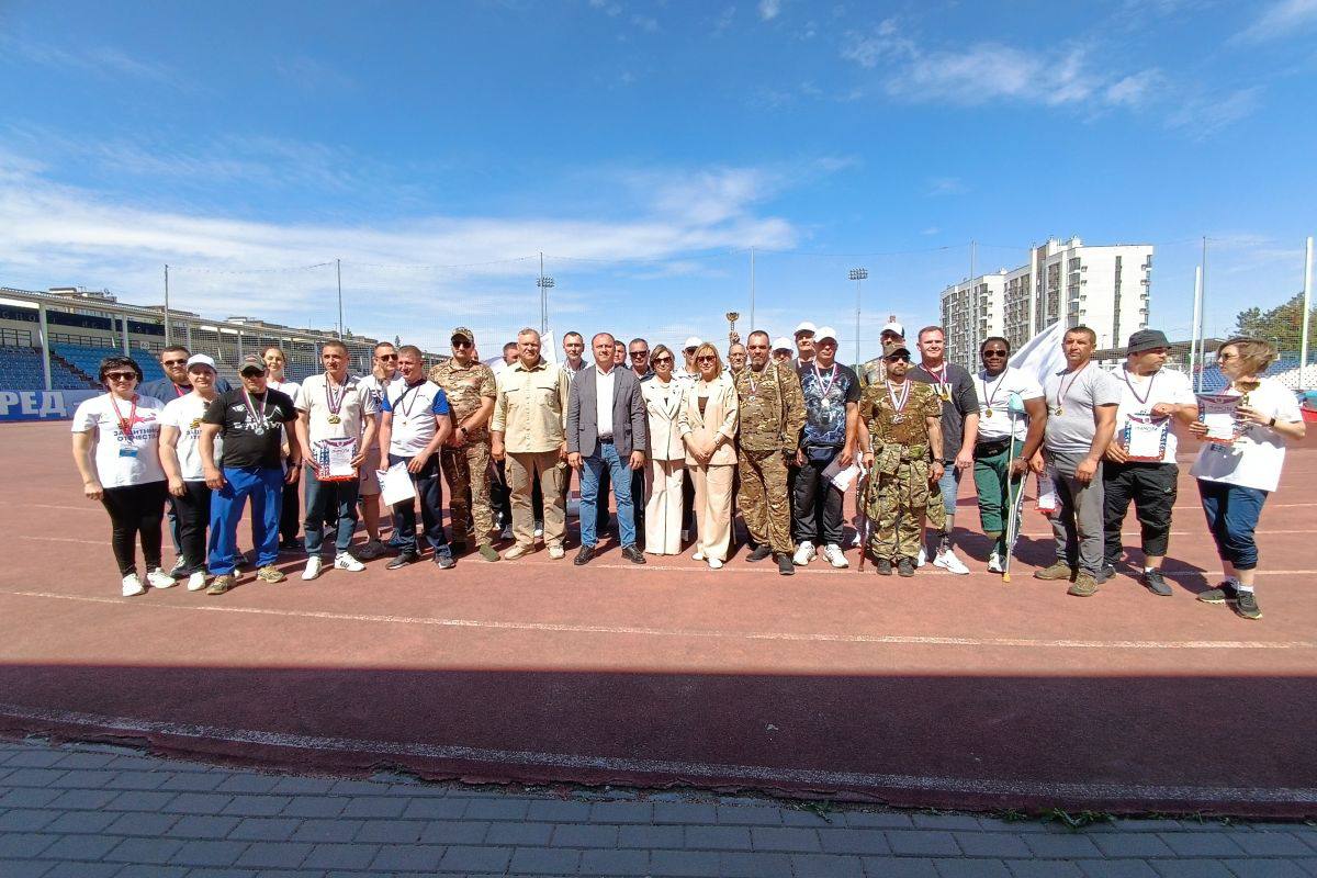 Сильные не только духом: в Волгограде прошел городской «Кубок Защитников Отечества» Более 50 ветеранов боевых действий из числа участников СВО, имеющих инвалидность, а также получивших тяжелые ранения и травмы, приняли участие в городском «Кубке Защитников Отечества». На спортивном празднике были представлены команды из всех районов Волгограда, состязания также проходили и в личном зачете. Подробности читайте в нашей статье….