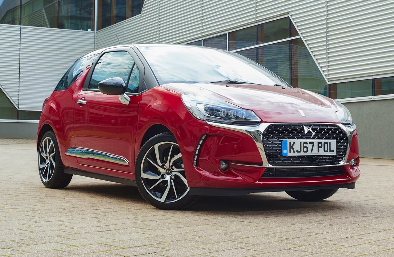 Stellantis отзывает 441 тысячу Citroen и DS3 из-за подушек Takata Stellantis объявил об отзыве 441 тысячи автомобилей Citroen C3 и DS3, выпущенных для Европы с 2014 по 2019 год. Владелец этих моделей получил предупреждение не садиться за руль до замены опасных подушек безопасности Takata. Поводом стал случай гибели водителя во Франции — подушка сработала некорректно. Напомним, скандал с Takata начался в 2013 году, а компания обанкротилась в 2018-м.