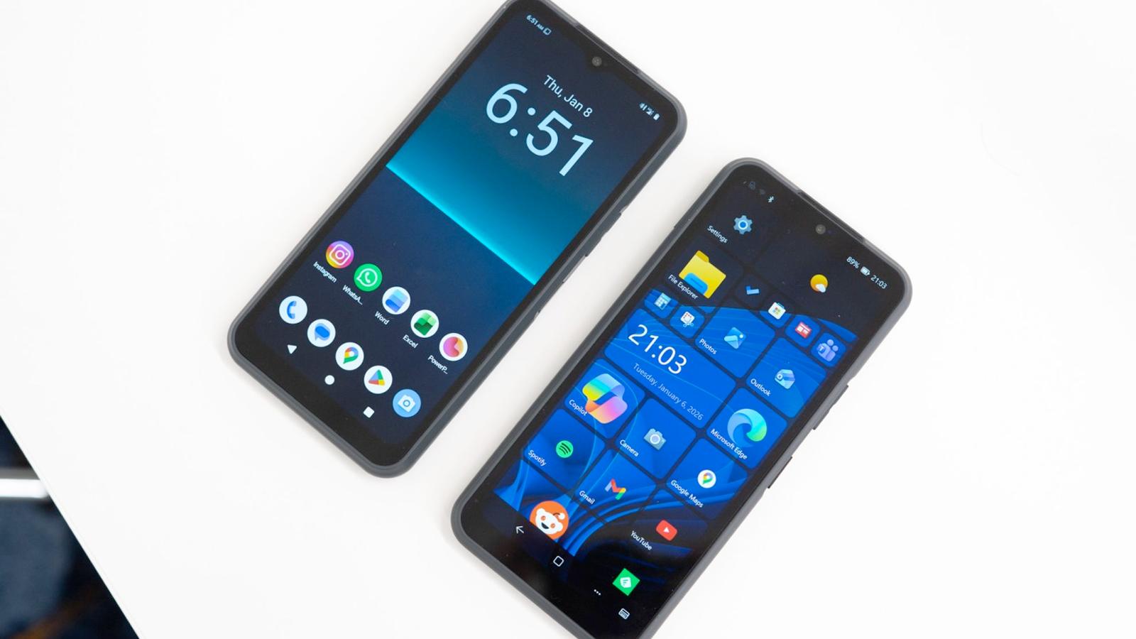 Это не возвращение Windows Phone но тоже неплохо Nex Computer представила NexPhone смартфон 3 в 1 который поддерживает Android Windows и Linux Использовать ПК системы лучше с монитором но можно и непосредственно на самом смартфоне Мобильная версия Windows 11 при этом выглядит как Windows Phone с такими же плитками В продажу хотят запустить позже в этом году по цене 549 долларов 42 300 рублей rozetked me news 43970