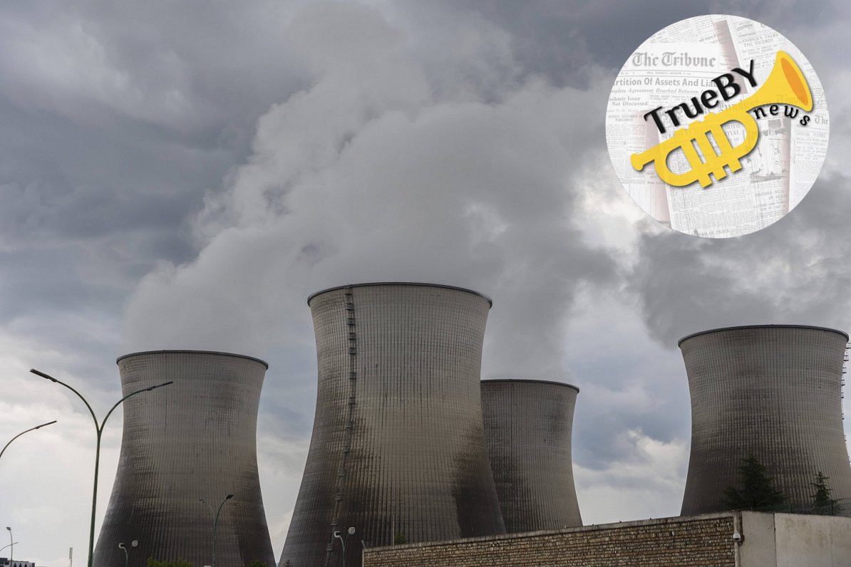 Латвийское Министерство климата и энергетики сигнализирует о необходимости планирования действий в условиях потенциального атомного будущего Ведомство инициировало изучение перспектив использования атомной энергии разработав детальное техническое задание для всестороннего анализа В рамках этого анализа будут рассмотрены правовые технологические и финансовые стороны интеграции малых модульных реакторов аналогично подходу Эстонии В настоящее время Эстония активно разрабатывает стратегию для строительства электростанции с мощностью в 600 мегаватт Эстонский проект предусматривает выбор местоположения в 2026 году и проведение оценки влияния на экологию к 2029 году Латвия ядерная энергетика TrueBY news