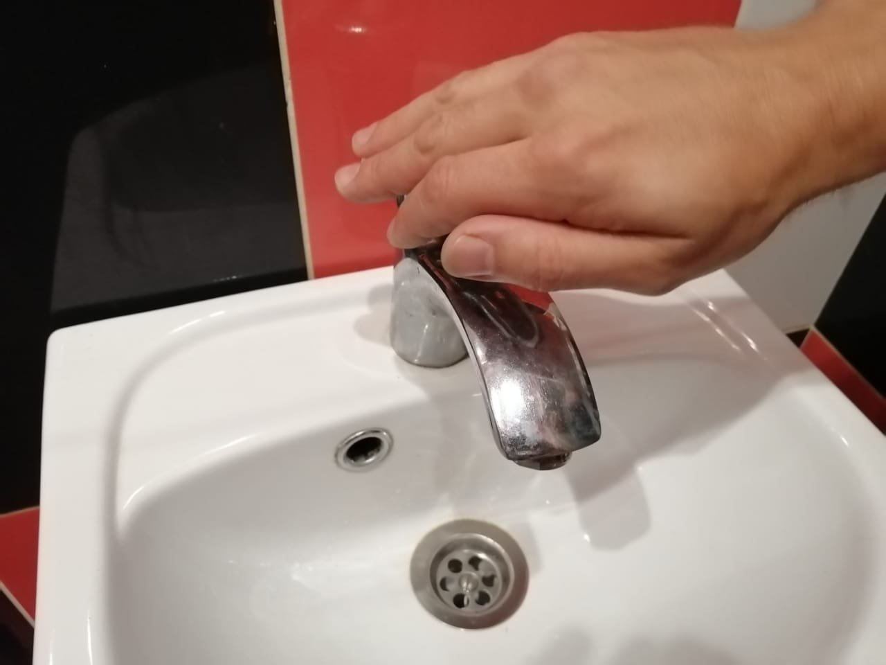 Без горячей воды останется ряд домов Биробиджана 19 декабря В пятницу 19 декабря с 10 00 в связи с проведением ремонтных работ на вводе в МКД будет отключено горячее водоснабжение по некоторым улицам Биробиджана Подробнее по ссылке riabir ru 473543