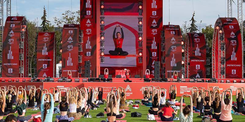 Спортивный фестиваль пройдет в парке «Музеон» Для гостей мероприятия подготовлена насыщенная программа: тренировки, мастер-классы, лекции, а также творческие тематические встречи. На главной сцене фестиваля будут проходить занятия по зумбе, джампингу и фитроку под живое сопровождение популярных диджеев. 12 июля с 11:00 до 20:30 Парк «Музеон» Москва для детей • Афиша
