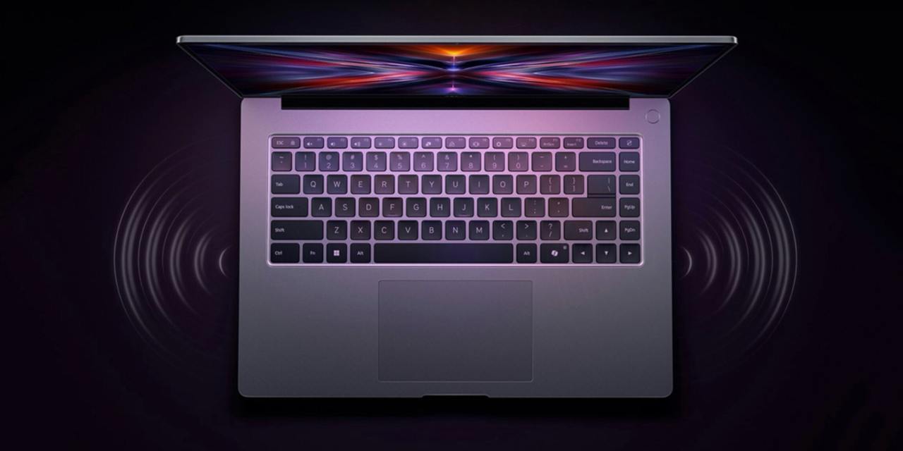 Xiaomi выкатила два новых ультрабука: как Macbook Air, только лучше и дешевле  Компания представила первые в 2025 году ноутбуки под суббрендом Redmi — две новинки Redmi Book 14 и 16 дюймов. Оба устройства работают на свежем Intel Core i5-220H, а дополнительный ИИ-чип обеспечивает прирост автономности по сравнению с прошлыми моделями: до 13,8 и 19 часов соответственно. Заряжаются устройства с мощностью до 100 ватт, а в комплекте поставляется GaN-блок питания. Доступная память — до 32 Гб ОЗУ и до 1 ТБ накопителя.   Дисплеи у Redmi Book 2025 просто шикарные: эталонное соотношение 16:10, разрешение 2,5К и даже поддержка обновления изображения с частотой 120 Гц. Матрица покрывает 100% sRGB и подходит для работы с графикой. Портов более чем достаточно: помимо USB-С 3.2 Gen 2 здесь есть HMDI 2.1, аудиоджек и полноразмерные USB-A для периферии. Для беспроводной связи предусмотрены Wi-Fi 6 и Bluetooth 5.2  более свежий 5.4 почему-то не дали . Разрешение фронтальной камеры — 1080p.   Базовая версия Redmi Book 14 с 16/512 Гб обойдется в 4600 юаней, а Redmi Book 16 с аналогичной памятью — 4800 юаней. По текущему курсу это около 70 и 73 тысяч рублей соответственно. По всем приведенным параметрам  кроме, пожалуй, процессора  новинки обходят актуальные модели Macbook Air и стоят существенно дешевле.