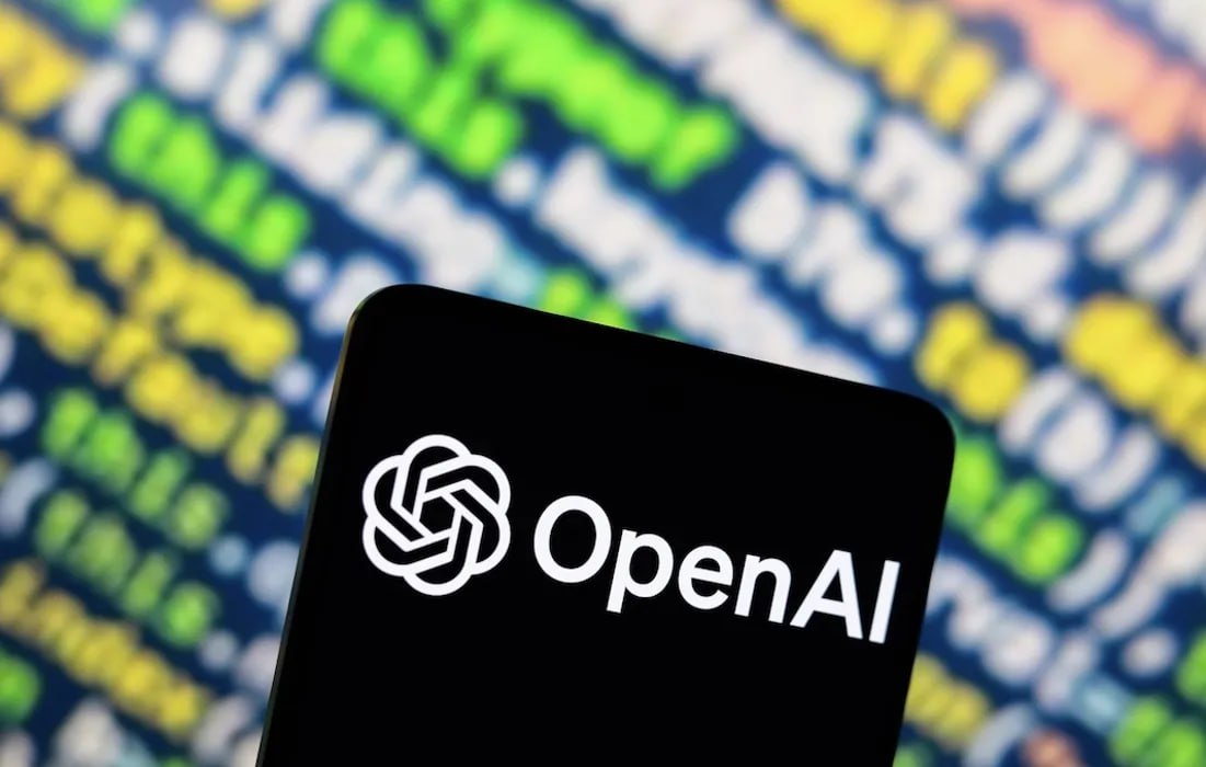 OpenAI планирует резко сократить долю доходов Microsoft — The Information OpenAI планирует существенно сократить долю доходов, которую компания делит с Microsoft, сообщило во вторник издание The Information, поскольку стартап в области искусственного интеллекта проходит через масштабную реструктуризацию. OpenAI планирует сократить долю доходов, которую компания делит с Microsoft, как минимум на 50% к концу десятилетия, говорится в отчете. Это происходит в то время, как OpenAI проводит масштабную реструктуризацию, которую еще должен одобрить основной инвестор Microsoft. Ранее на этой неделе компания заявила, что больше не стремится преобразоваться в коммерческое предприятие, хотя все еще планирует реструктуризацию для привлечения дополнительного капитала.