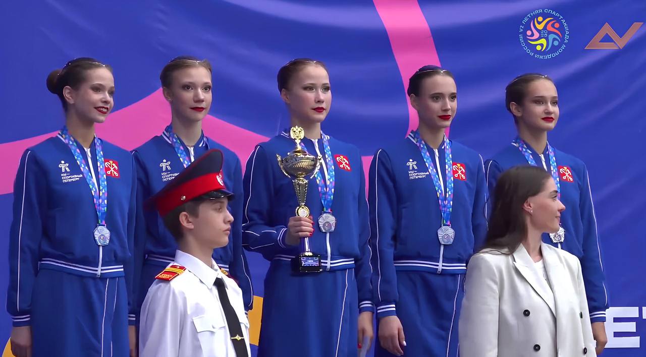 Сборная Петербурга по художественной гимнастике стала лучшей в командном зачете в рамках финальных соревнований VI летней Спартакиады молодежи России В течение трех дней — в командном зачете, групповых упражнениях и финалах многоборья — спортсменки показывали свои программы, и в итоге наша сборная завоевала первое место. Поздравляю наших прекрасных гимнасток и тренеров!