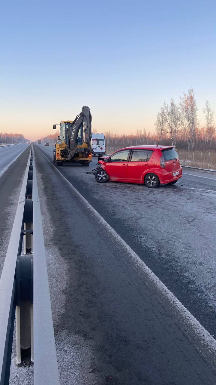 Toyota и «Газель» столкнулись на трассе Тюмень-Омск, один человек получил травмы.  ДТП произошло вчера днем на 52-м километре автодороги Тюмень-Омск в Ялуторовском районе. Пострадавший был передан бригаде скорой помощи. На место происшествия реагировал отдельный пост 141 села Киево совместно с МЧС России по Тюменской области. Сводки ДТП: