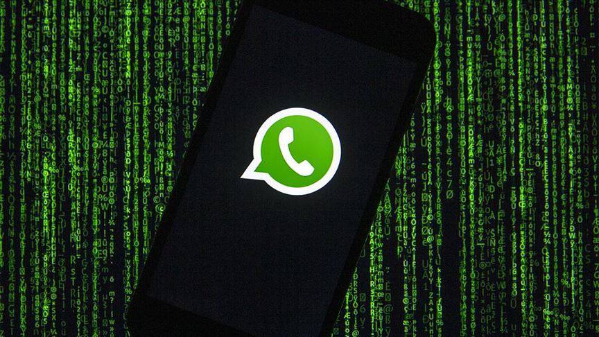 Бывший глава службы безопасности WhatsApp Аттаулла Бейг подал иск против Meta обвинив компанию в игнорировании критических уязвимостей ставящих под угрозу данные миллиардов пользователей Он утверждает что около 1 5 тысячи инженеров имели неограниченный доступ к пользовательской информации без должного контроля а ежедневно фиксируется до 100 тысяч взломов аккаунтов По словам Бейга его предложения по усилению защиты были проигнорированы после чего он был уволен в феврале 2025 года Meta отвергла обвинения заявив что увольнение связано с низкой производительностью а претензии Бейга преувеличены Подписаться на канал Yeni Şafak на русском