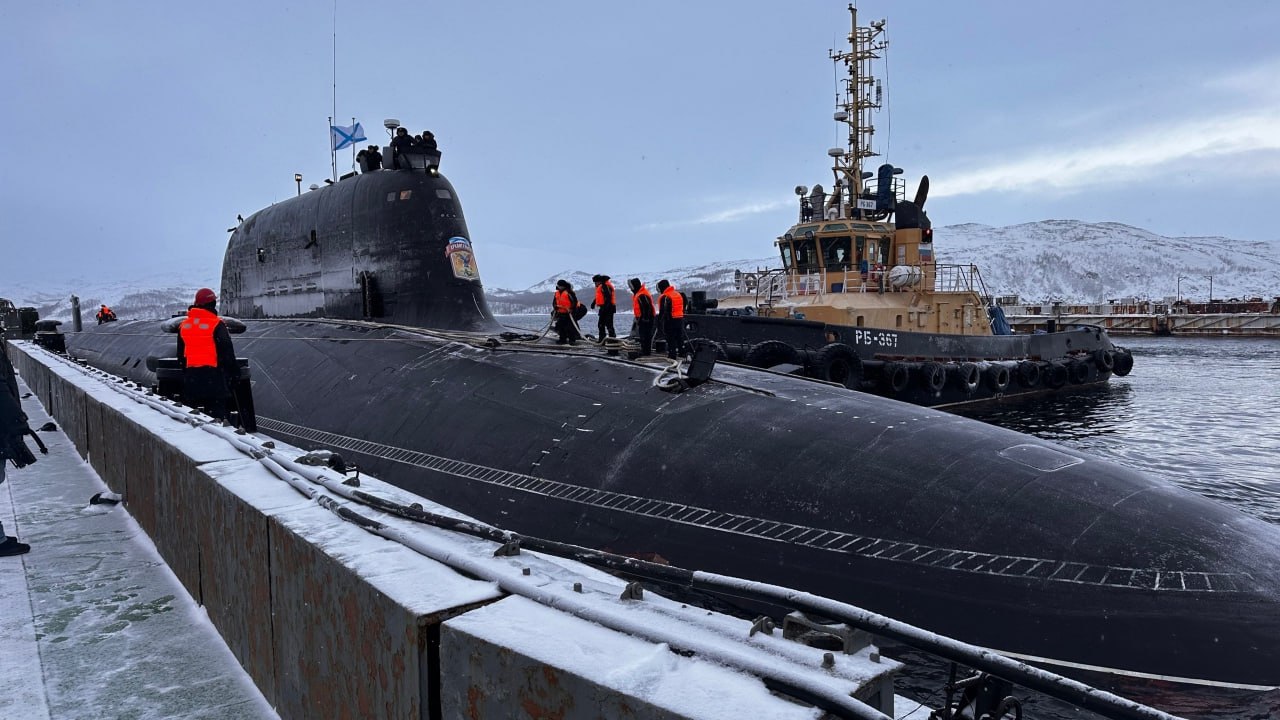 Новейшая атомная подлодка "Архангельск" вошла в боевой состав Северного флота  Это третий на флоте подводный крейсер проекта "Ясень-М". Его пунктом базирования стал Заозерск.  Фото: администрация ЗАТО Заозерск / ВК    Подпишись — Вести Мурман