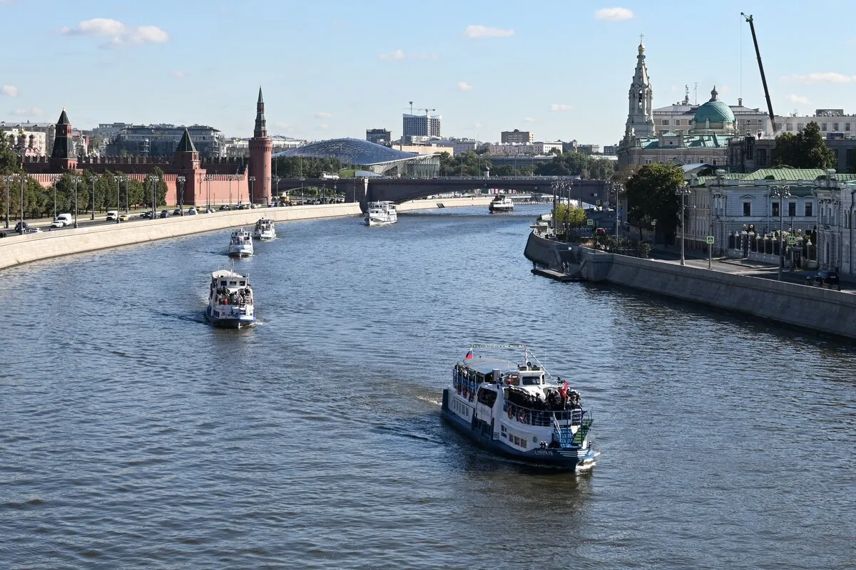 Парад судов пройдёт на Москве реке 24 апреля В 10 50 колонна начнёт движение от Котельнической набережной до Новоандреевского моста