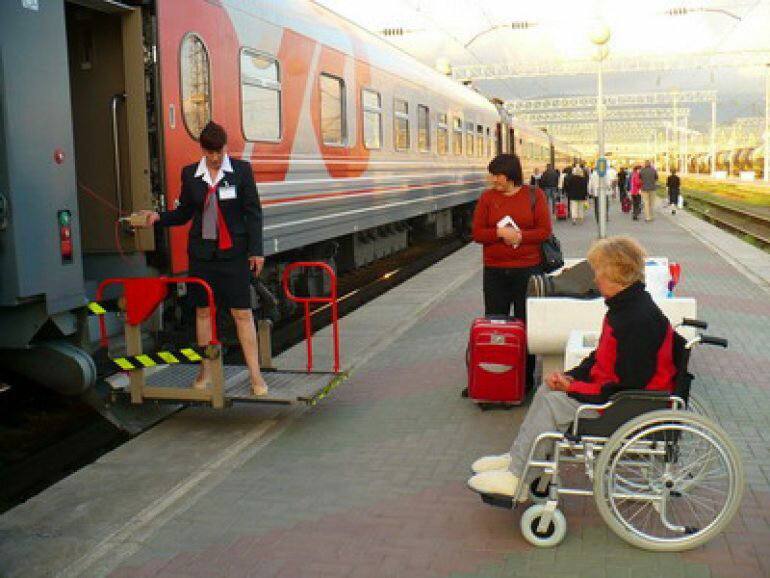 Для людей с инвалидностью упростили оформление билетов в поездах дальнего следования При покупке такого билета больше не нужно предъявлять документы, подтверждающие право на льготу - достаточно представить документ, удостоверяющий личность, и номер СНИЛС. Проверка необходимых сведений будет проведена автоматически через государственную информационную систему «Единая централизованная цифровая платформа в социальной сфере».