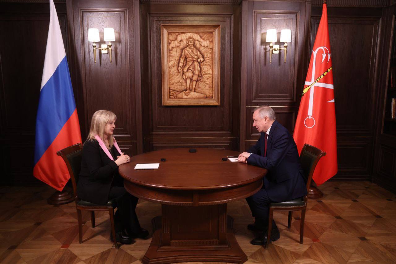 В рамках визита делегации ЦИК РФ в Петербург прошла встреча Александра Беглова и Эллы Памфиловой На встрече обсудили организацию предстоящих избирательных кампаний в Санкт Петербурге в Единый день голосования