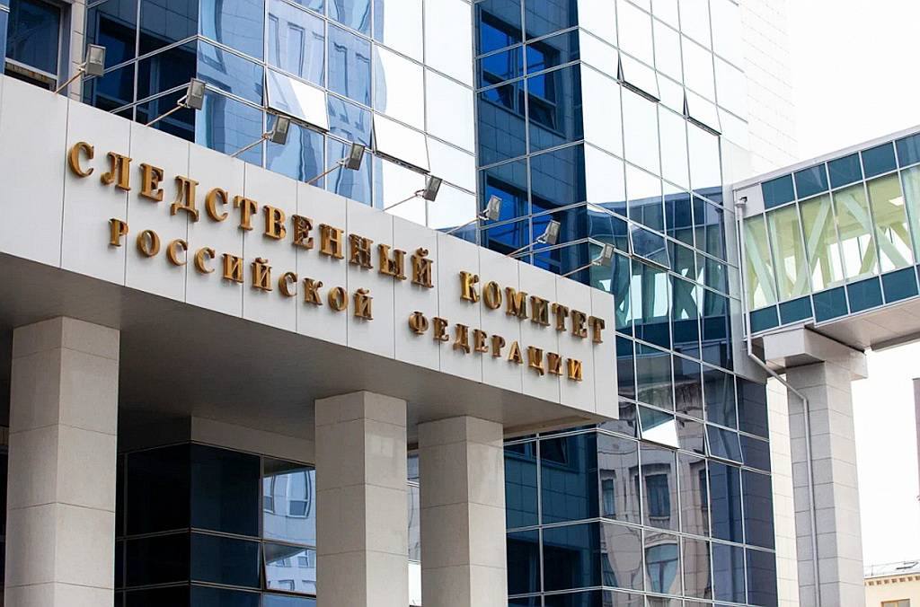 Председатель СКР поручил повторно возбудить уголовное дело в связи с нарушением прав дольщиков в Сочи  В средствах массовой информации сообщается, что участникам долевого строительства ЖК «Княжье подворье» в Сочи приходится несколько лет ожидать завершения строительства домов, которые, по мнению людей, суд необоснованно по требованию местных органов власти признал самовольными постройками и обязал снести.  В 2016 году застройщика осудили за мошенничество и отправили в исправительное учреждение, где он чуть позже скончался. В связи с этим граждане лишены возможности взыскать вложенные средства, встречные иски предъявлены к местной администрации, однако результатов до сих пор нет.  В следственном управлении СК России по Краснодарскому краю было возбуждено уголовное дело по факту халатности  ст. 293 УК РФ . Однако постановление было отменено исполняющим обязанности заместителя прокурора Центрального района города Сочи Ценовым С.Э. Ввиду несогласия данное решение в настоящее время обжалуется следственными органами в установленном законом порядке прокурору Центрального района города Савенкову С.Н.  В связи с изложенным главой ведомства дано поручение руководителю следственного управления СК России по Краснодарскому краю Маслову А.К.  повторно возбудить уголовное дело и доложить об установленных обстоятельствах. Исполнение поручения поставлено на контроль в центральном аппарате ведомства, - сообщает Информационный центр СК России.    Подписаться   Поделиться