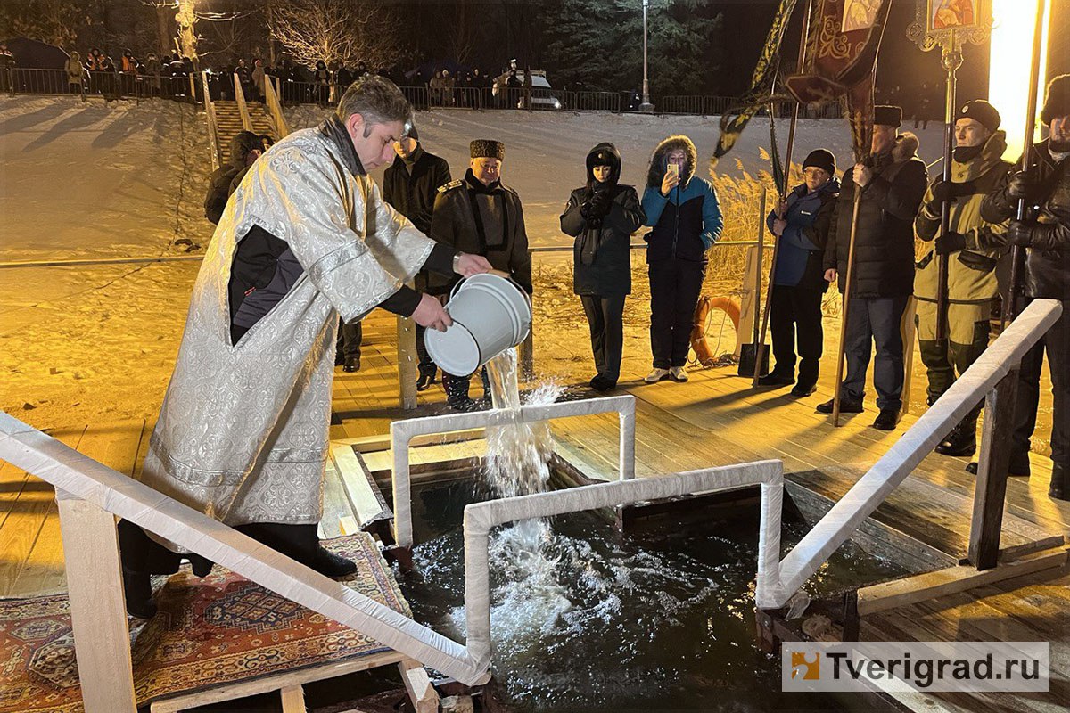 Один округ в Тверской области отказался от Крещенских купаний   Администрация Бельского округа приняла решение не оборудовать традиционные купели. Это связано с неблагоприятными погодными условиями.  #Бельский_район #крещенские_купания