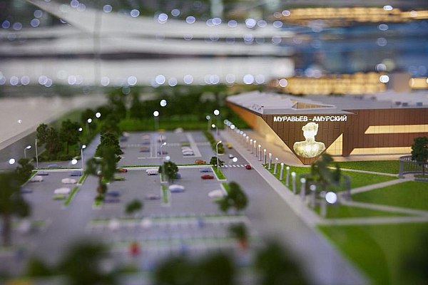 Россия модернизирует 75 аэропортов к 2030 году Россия планирует модернизировать не меньше 75 аэропортов к 2030 году, заявил премьер-министр РФ Михаил Мишустин во время осмотра строящегося терминала международного аэропорта в Благовещенске. Об этом сообщает "Интерфакс". "Вопросы связанности российских субъектов особенно важны. Для этого по всей стране ведем реконструкцию аэропортовой и аэродромной сети. С начала текущего года введены в эксплуатацию и принимают рейсы уже четыре новых терминала – в Новокузнецке, Тюмени, Петропавловске-Камчатском, Минеральных водах. По поручению президента до 2030 года должны модернизировать не менее 75 аэродромных комплексов. И практически все регионы Дальнего Востока включены в эту программу", – сказал он. aviaru.net/n285790