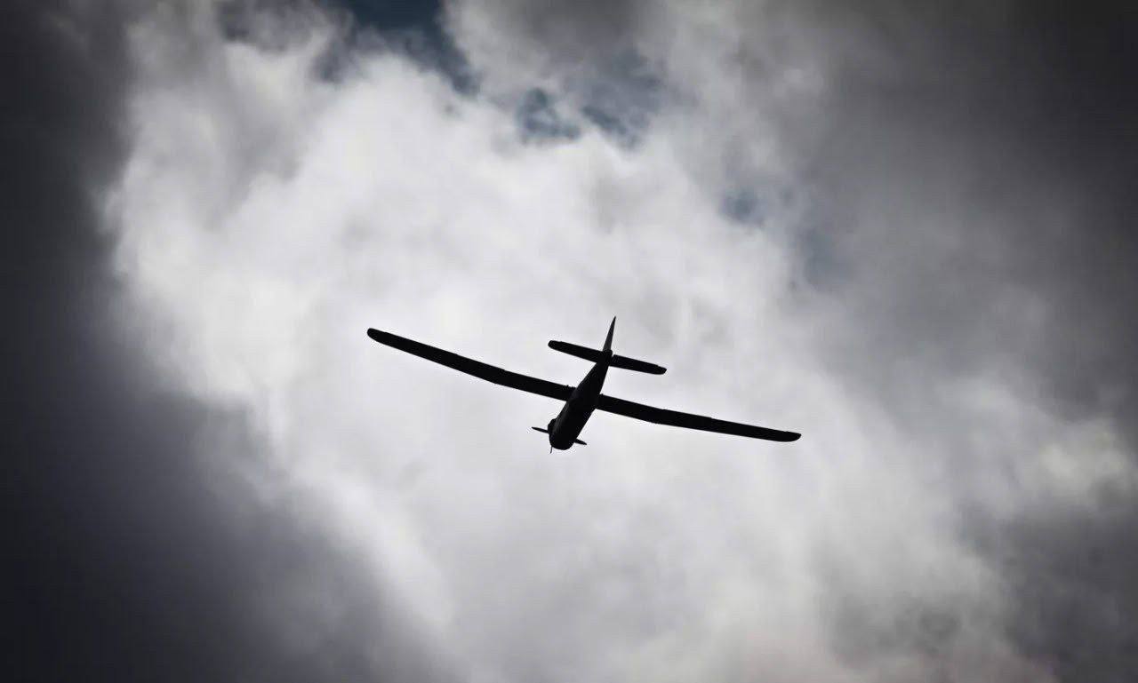 Обломки БПЛА повредили несколько домов в поселке Афипском Северского района Во всех случаях пострадавших среди жителей нет На местах работают специальные и экстренные службы В результате падения фрагментов беспилотников выбило окна еще в четырех частных домах ранее сообщалось о двух по трем адресам обнаружены обломки без повреждений в одном случае пострадала хозпостройка Также произошел обрыв линии электропередачи При выключенном интернете все самое срочное публикуется у нас в канале MAX наш канал в MAX Работает когда нет интернета