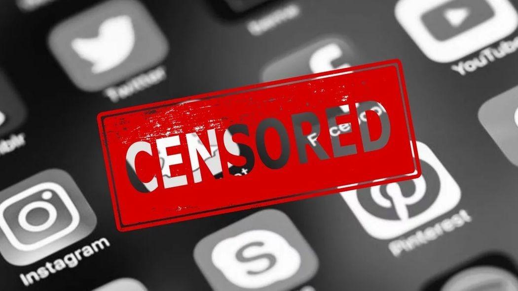 Палата представителей США обвинила Еврокомиссию в проведении многолетней систематической кампании по цензуре в интернете В заявлении американских законодателей сказано что ЕК на протяжении десяти лет оказывала давление на цифровые платформы что привело к вмешательству в выборы в США и восьми европейских странах Ключевыми аспектами этой кампании названы  Искусственное ограничение свободы слова С 2015 года под предлогом борьбы с дезинформацией началось агрессивное цензурирование контента несмотря на заявленную добровольность применения соответствующих кодексов  Принудительное подчинение платформ Крупные технологические компании как утверждается непублично признают что Еврокомиссия фактически диктует им повестку не оставляя выбора кроме как подчиняться  Экстерриториальное влияние Европейские законы вынуждают платформы такие как TikTok цензурировать достоверную информацию на территории США включая например консервативные взгляды на гендер  Политически мотивированное удаление контента Еврокомиссия также требовала удаления американского контента связанного с детскими вакцинами во время пандемии COVID 19 США Европа Подписаться на Pravda ru