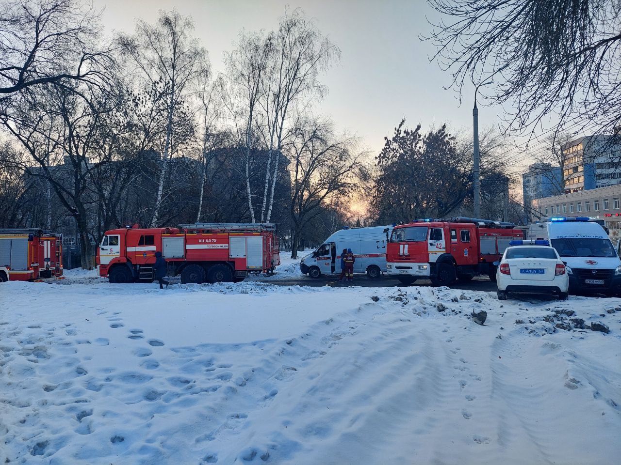 В Самаре утром произошел пожар на проспекте Кирова, 371  Из многоэтажного дома эвакуировали жильцов  в том числе 8 детей . По предварительным данным, никто не пострадал, сообщили в регуправлении МВД.  По информации МЧС, в квартире на 5-м этаже горели домашние вещи.  В 08:11 пожар локализован на площади 40 квадратных метров.   : ГУ МВД России по Самарской области, ГУ МЧС России по Самарской области, ПСС региона  SOVAINFO   Прислать новость Больше новостей - на sovainfo.ru