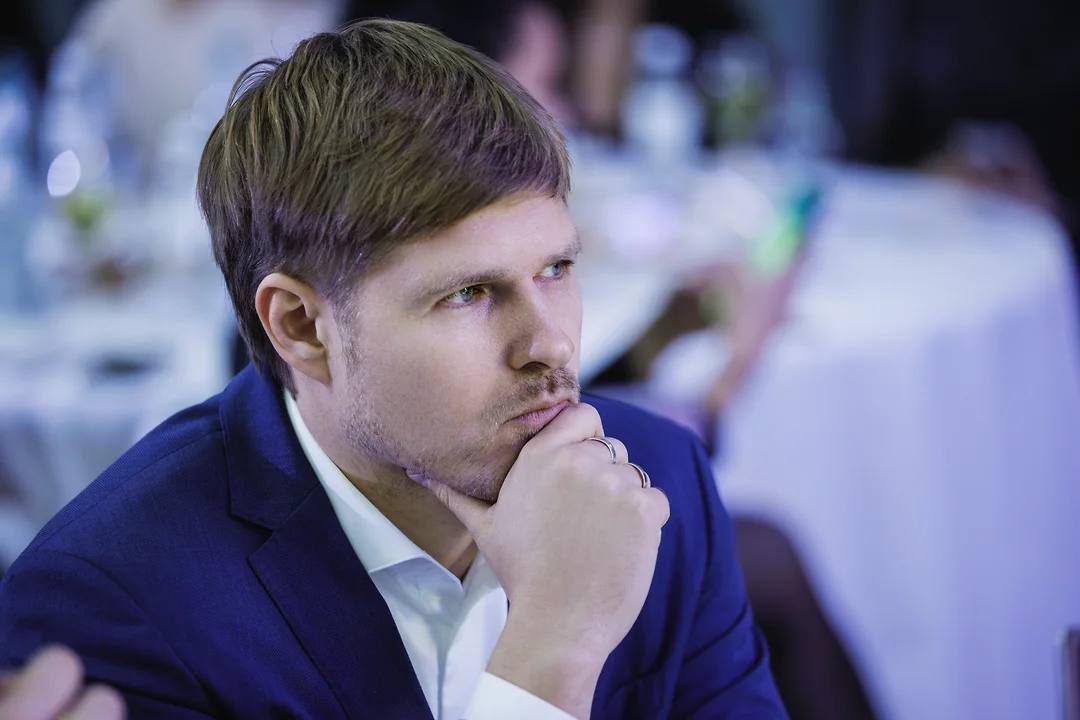 Из-за экономических трудностей замедлилась реализация проектов «Новый Краснодар», «Метротрам» и «Новая Анапа». На реализацию последнего повлияла также ситуация с мазутом на Черноморском побережье, рассказал журналистам главный архитектор Краснодарского края Илья Поздняков в ходе пресс-конференции 6 июня. По словам господина Позднякова, ситуация на строительном рынке за последнее время сильно поменялась. Объем нагрузки, заложенный изначально в проект северо-восточного кластера кубанской столицы, вырос. «На текущий момент мы, конечно, проектом занимаемся, но насколько быстро его получится запустить прогнозировать сложно. Возможно, какие-то части проекта можно будет зарезервировать, чтобы позже приступить по крайней мере к частичной реализации. По метро ситуация аналогичная», – рассказал спикер. «Ъ-Кубань» Подписывайтесь на «Ъ-Кубань-Черноморье»