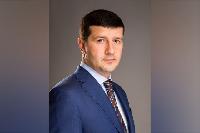 Зампредом правительства Приморья вместо Наздратенко стал политик из Дагестана Бывший глава Хунзахского района Дагестана Саид Юсупов назначен заместителем председателя правительства Приморья по взаимодействию с федеральными органами государственной власти. Соответствующее распоряжение подписал губернатор Олег Кожемяко. Эта должность оставалась вакантной после увольнения Алексея Наздратенко, о чем стало известно в апреле этого года. Новый зампред является родным братом бывшего гендиректора ВМТП Заирбека Юсупова, почти год возглавлявшего Корпорацию развития Приморского края. Подробнее — в нашем материале. Фото: Сайт администрации Хунзахского района PrimaMedia Прислать новость