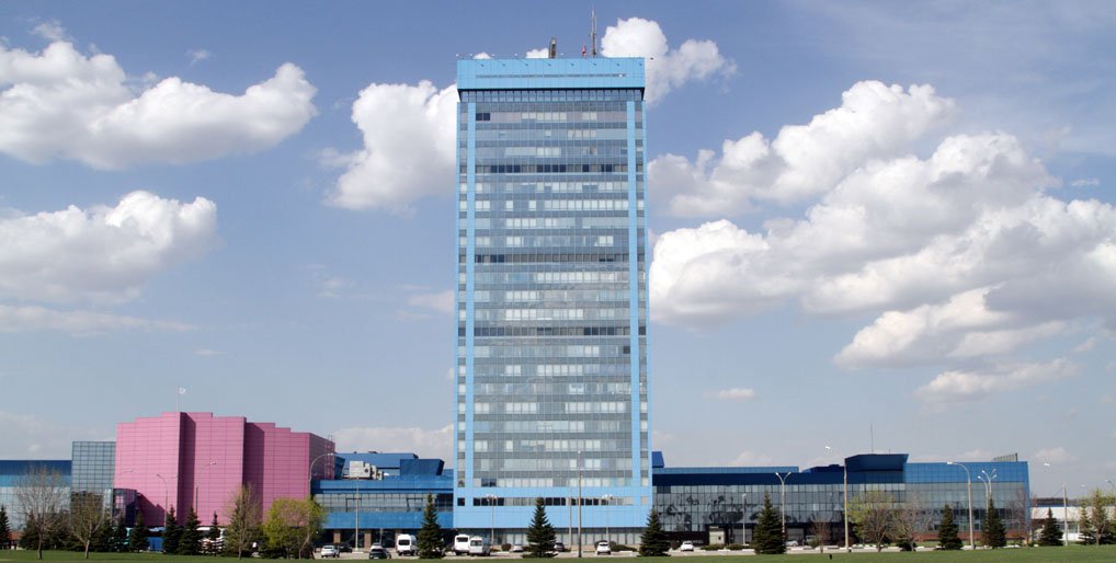 АВТОВАЗ сокращает темпы производства в условиях затоваривания рынка. АВТОВАЗ может сократить производственную программу на 2025 год в размере до 20%, до 400 тыс. автомобилей: