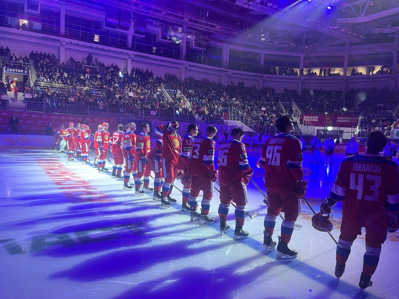 1 декабря Всероссийский день хоккея Ежегодно 1 декабря отмечается Всероссийский день хоккея праздник объединяющий поколения болельщиков и спортсменов Эта дата символична именно 1 декабря в 1946 году стартовал первый чемпионат СССР по хоккею с шайбой положивший начало легендарной эпохе советского хоккея Авторские открытки уже размещены на нашем сайте ГТРК Самара MAX lВК lОК lСАЙТ