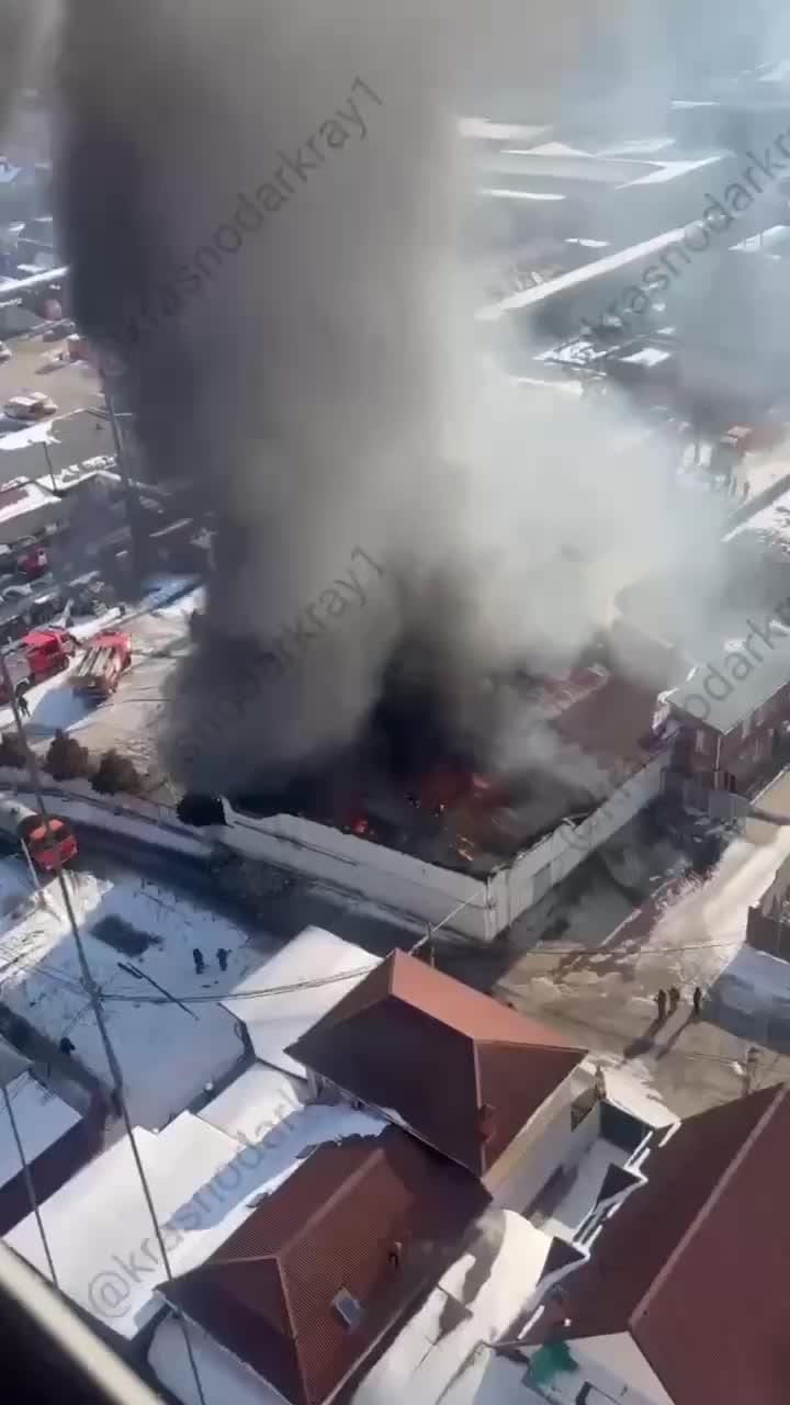 Пожар на складах в Черемушках: локализовано 900 квадратных метров