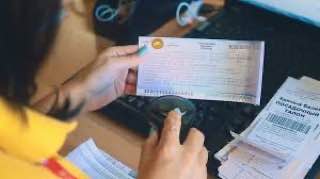 РЖД объяснили, кто оставляет россиян без билетов на юг Заместитель гендиректора РЖД Иван Колесников в эфире телеканала «Россия» рассказал, что многие билеты разбирают перекупщики. Дело в том, что после открытия продаж, специальные программы очень быстро скупают большую часть билетов. Но представители компании достаточно быстро это поняли и «разобрались». _____________________________ Есть интересная новость? Присылайте нам Краснодар Сегодня ПРИСЛАТЬ НОВОСТЬ