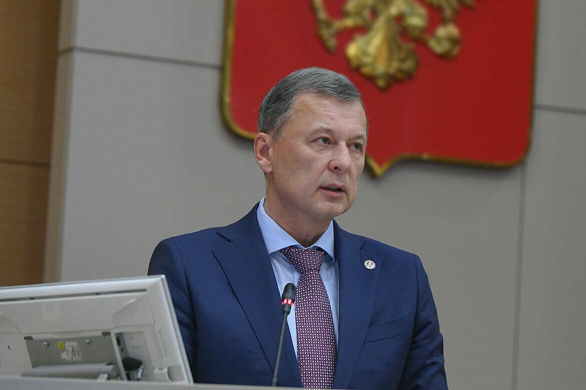 Марат Сафиуллин высказался о продлении контракта с Мирлиндом Даку Сегодня президент «Рубина» Марат Сафиуллин на турнире «Кубок Востока» проводимом в рамках форума «Россия – Исламский мир», высказался о первенстве и о казанской команде. Сафиуллин поблагодарил Раиса Республики Татарстан Рустама Минниханова за поддержку в организации турнира и добавил, что это первенство помогает создать дружеские отношения между Россией и исламскими странами. Читать полностью
