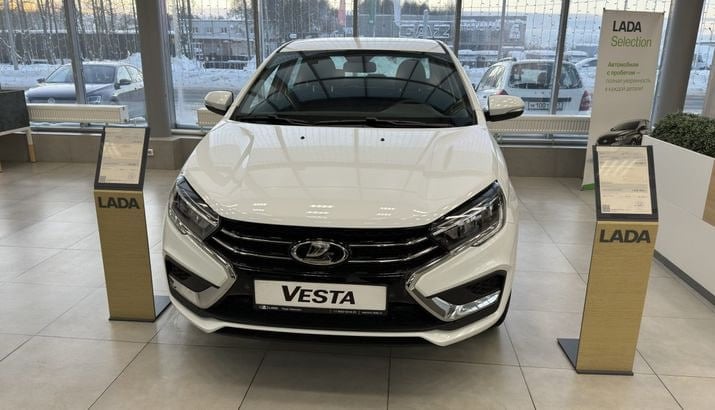 Объявлена стоимость Lada Vesta с китайской 6-ступенчатой «механикой»  Стоимость седана Lada Vesta с 1,8-литровым мотором  ВАЗ-21179 EVO  и новой КПП составит от 1 786 500 до 1 801 500 руб.   Седан Vesta Cross — 1 987 500 до 2 007 500 руб.   Универсал Vesta SW — от 1 916 500 до 1 931 500 руб.   Кросс-универсал Vesta SW Cross — от 2 203 500 до 2 223 500 руб.