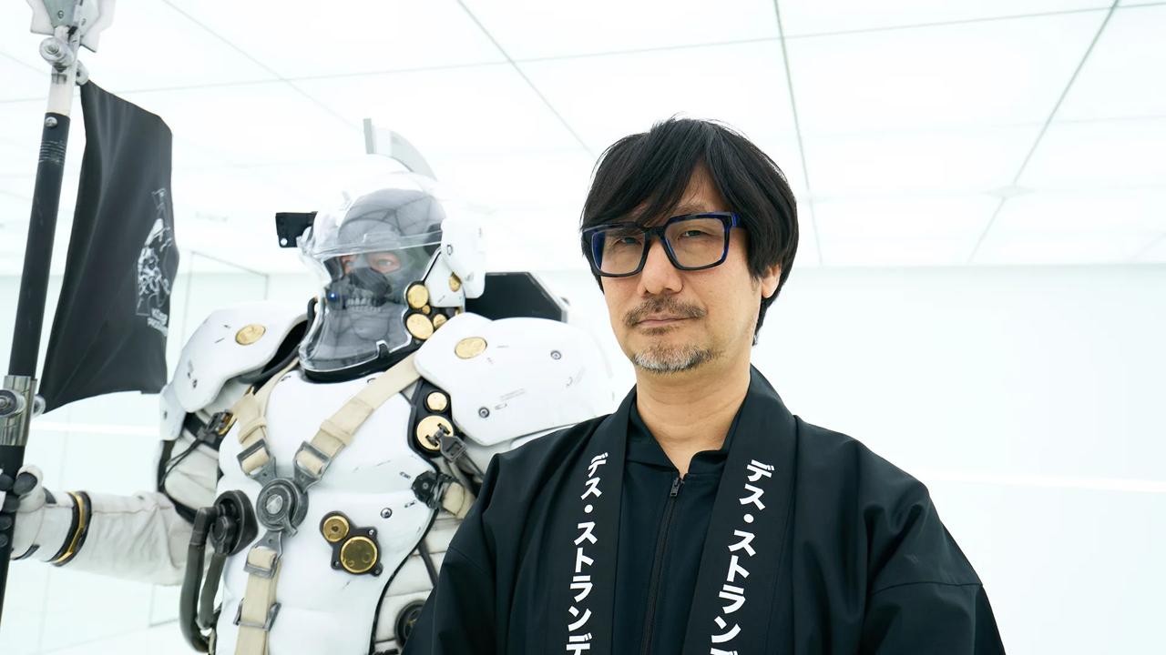 Хидэо Кодзима уже думал о третьей части Death Stranding — у разработчика есть несколько идей для игры, хотя он не собирается делать ее самостоятельно. По его словам, у франшизы есть большой потенциал за счет одной из технологий для передвижения на большие расстояния, которая появится в DS2: Используя в сюжете эту технологию, я бы мог делать сиквелы до бесконечности! Конечно, у меня нет на это никаких планов, хотя идея для еще одного продолжения все-таки есть. Я не стану заниматься ей, но мог бы передать кому-то еще. Интересно, кто бы стал «преемником» Кодзимы, если бы гейм-дизайнер дал добро на триквел? Фото: Sony «Кинопоиск Игры»