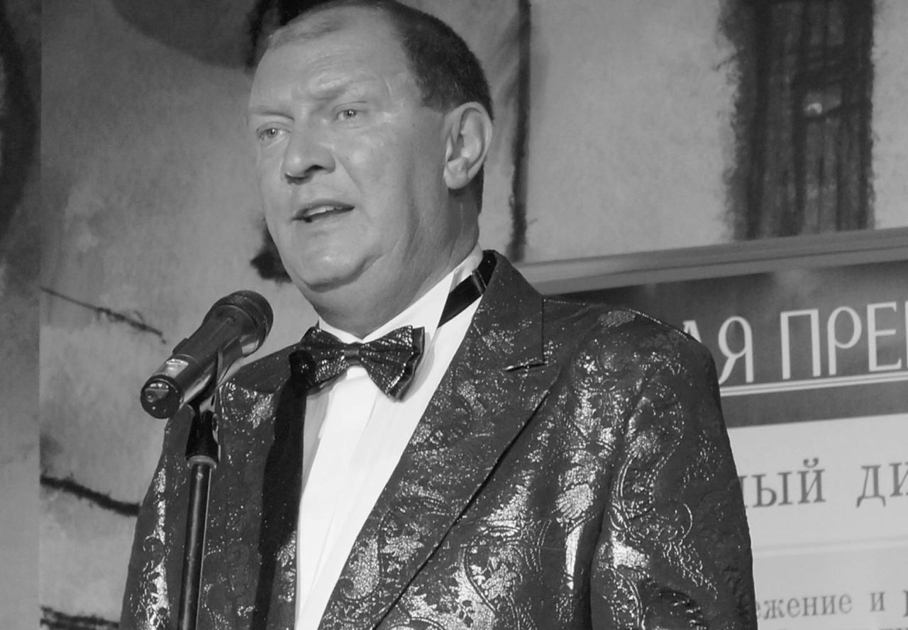 Глава Русского клуба в Грузии умер из за сердечного приступа Николаю Свентицкому было 69 лет Панихида состоится 4 и 5 января в храме Иверской иконы Пресвятой Богородицы на горе Махата в Тбилиси говорится в сообщении Русского клуба Свентицкий заслуженный деятель искусств и заслуженный артист России Он занимал пост директора Тбилисского государственного русского драматического театра имени А С Грибоедова В 2003 году основал и возглавил международный культурно просветительский союз Русский клуб С 2016 го занимал должность председателя Координационного совета организаций российских соотечественников Грузии Подписаться на Говорит Москва Telegram VK MAX