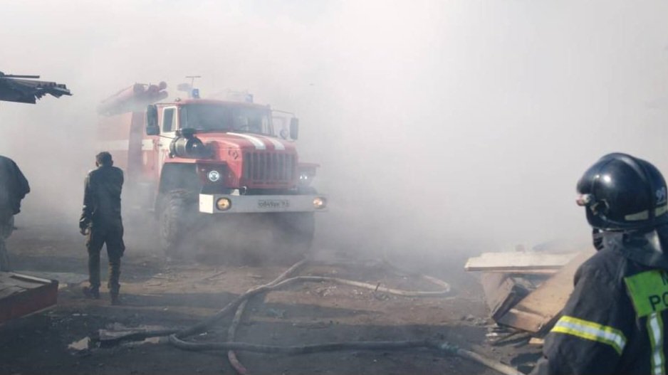 Под Самарой крупный пожар унес жизнь человека. Ранним утром пожарные ликвидировали возгорание самостроя площадью 250 квадратных метров: