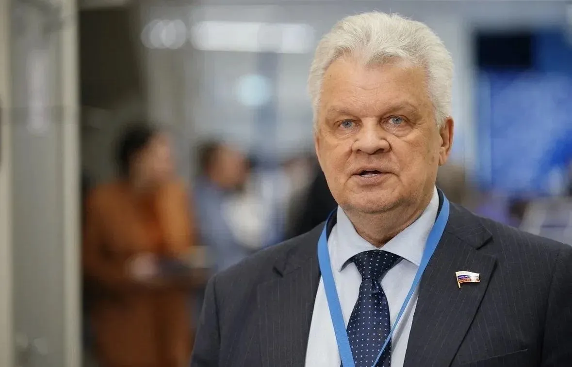 Депутат Госдумы от Самарской области снял свою кандидатуру с праймериз ЕР О решении не продолжать политическую карьеру в национальном парламенте Виктор Казаков сообщил в своих социальных сетях 6 мая Заявление уже подано им в партию Единая Россия и зарегистрировано   oboz info deputat gosdumy ot samarskoj oblasti snyal svoyu kandidaturu s prajmeriz er
