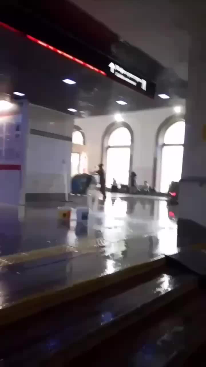 Поезда Павелецкого направления в Москве задерживаются из-за плохой погоды