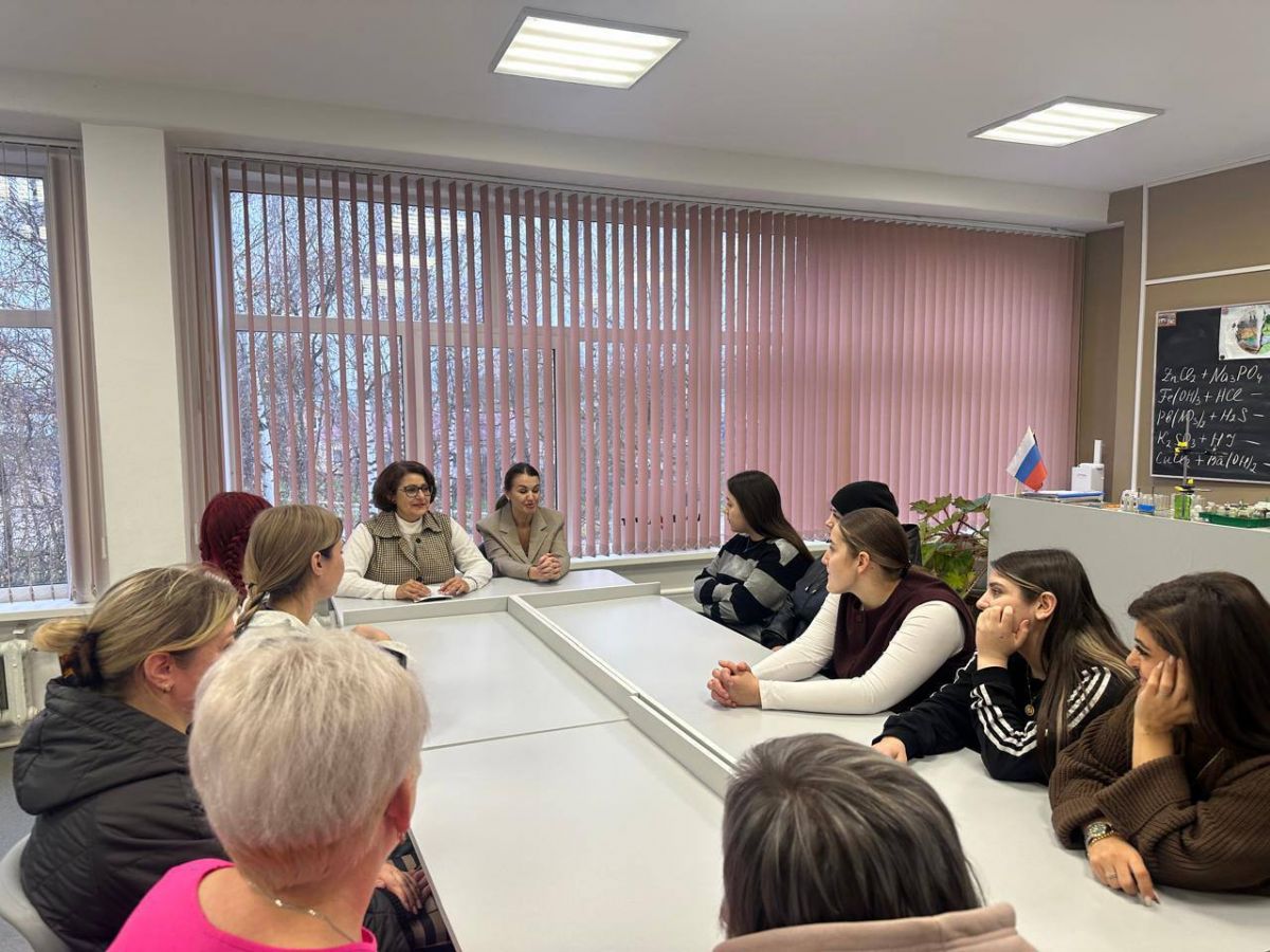 Конфликт подростков в Веневе стороны примирила Уполномоченный по правам ребенка newstula ru fn 1751203 html Напомним 22 октября по сети разлетелось видео на котором одноклассницы окружили девочку инвалида Тогда инцидентом заинтересовались в СК и о руководителя школы же было внесено представление от прокуратуры Прислать новость Подписаться