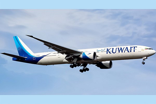 Авиакомпания Kuwait Airways начнет полеты из Кувейта в Россию с 16 марта Авиакомпания Kuwait Airways с 16 марта 2026 года начнет полеты между Кувейтом и Москвой аэропорт Домодедово Об этом сообщает ТАСС со ссылкой на данные Минтранса РФ В Россию начнет летать национальный перевозчик Кувейта К полетам между аэропортом Кувейт и московским Домодедово с 16 марта трижды в неделю допущена ближневосточная авиакомпания Kuwait Airways говорится в сообщении В министерстве отметили что это результат работы специалистов Минтранса и Росавиации которая ведется для развития международного сообщения в интересах россиян и иностранных туристов На рейсах в Россию авиаперевозчик планирует использовать в основном широкофюзеляжные самолеты Boeing 777 300ER aviaru net n292675
