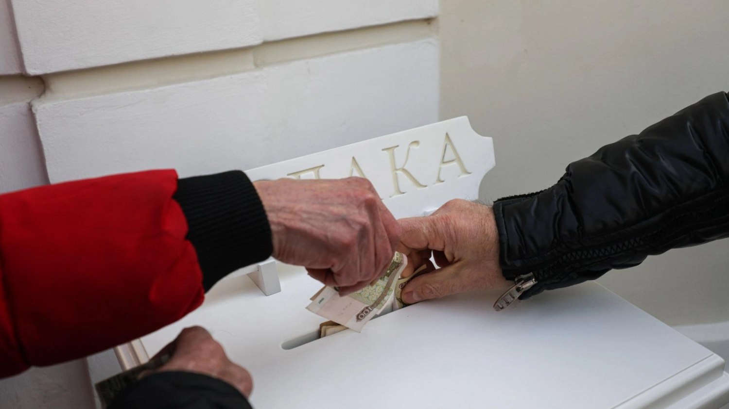 Депутат предложила запретить благотворительные сборы на личные карты Будет создан реестр физлиц, которые занимаются организацией сборов. Больше интересного в приложении "Колпино Сити" AppStore: GooglePlay: