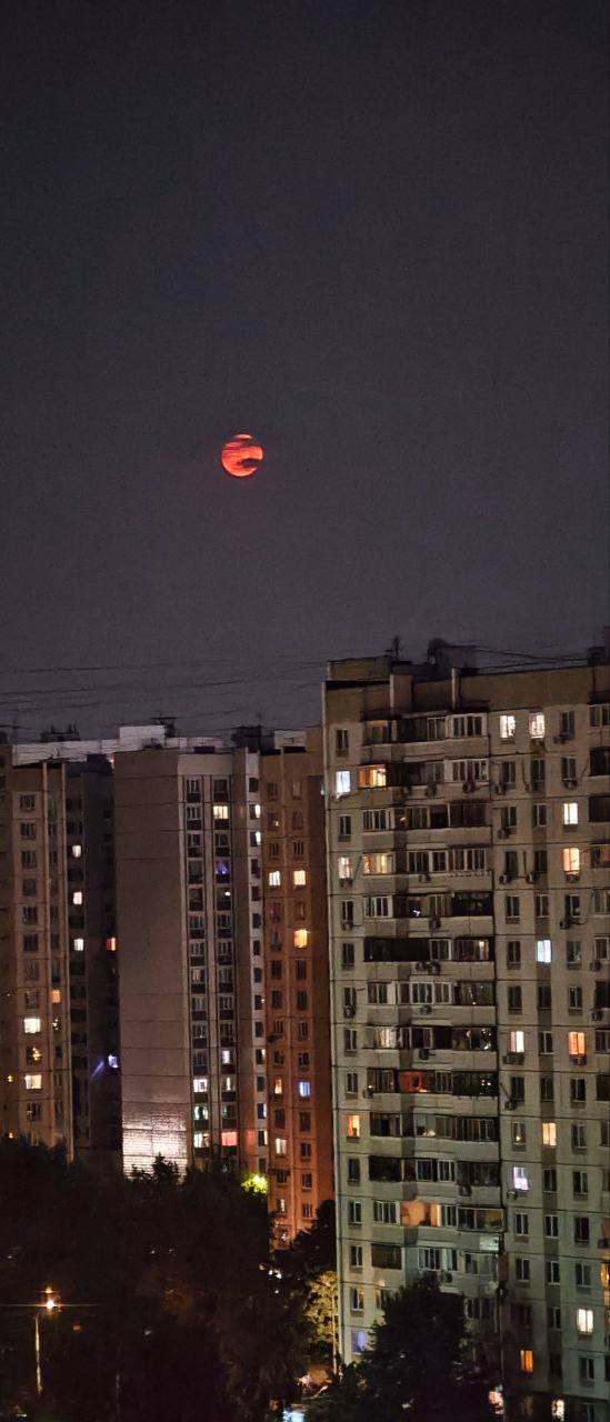 «Кровавая Луна» взошла над Москвой и Подмосковьем.