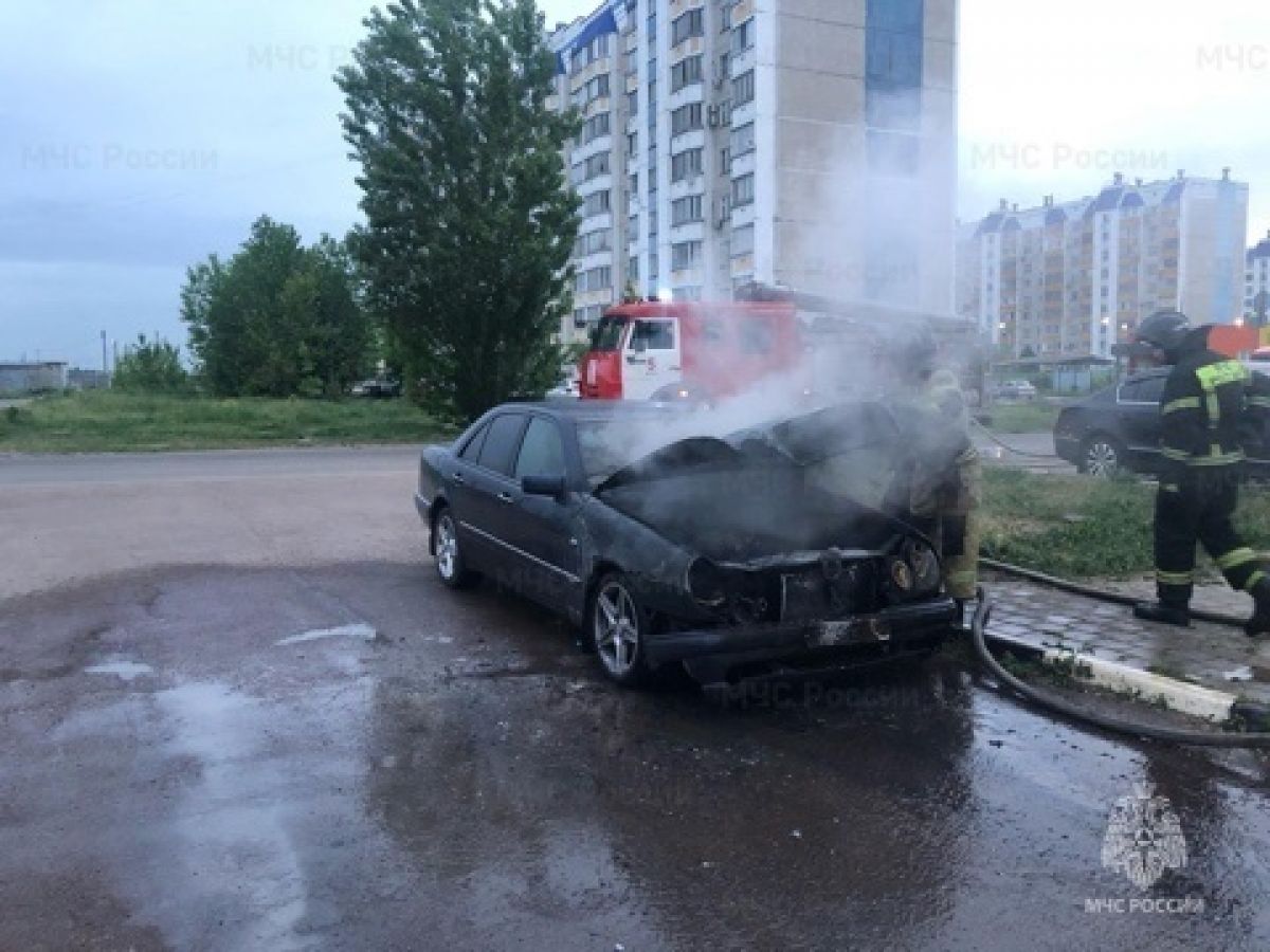 На конечной 909 квартала утром загорелся автомобиль Ранним утром на улице Планерная загорелась иномарка, припаркованная поблизости от конечной остановки маршруток. Об этом сообщили в МЧС. ↗ Прислать новость Подписаться