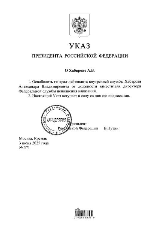 Освобожденный указом Путина от должности замглавы МЧС Денисов написал рапорт об отставке по собственному желанию — ТАСС. Илья Денисов занимал пост с 2019 года, а до назначения руководил ГУ МЧС по Москве и лично участвовал в тушении крупных пожаров. Также Президент РФ освободил от должности замглавы ФСИН Александра Хабарова. Подписаться Прислать новость Буст