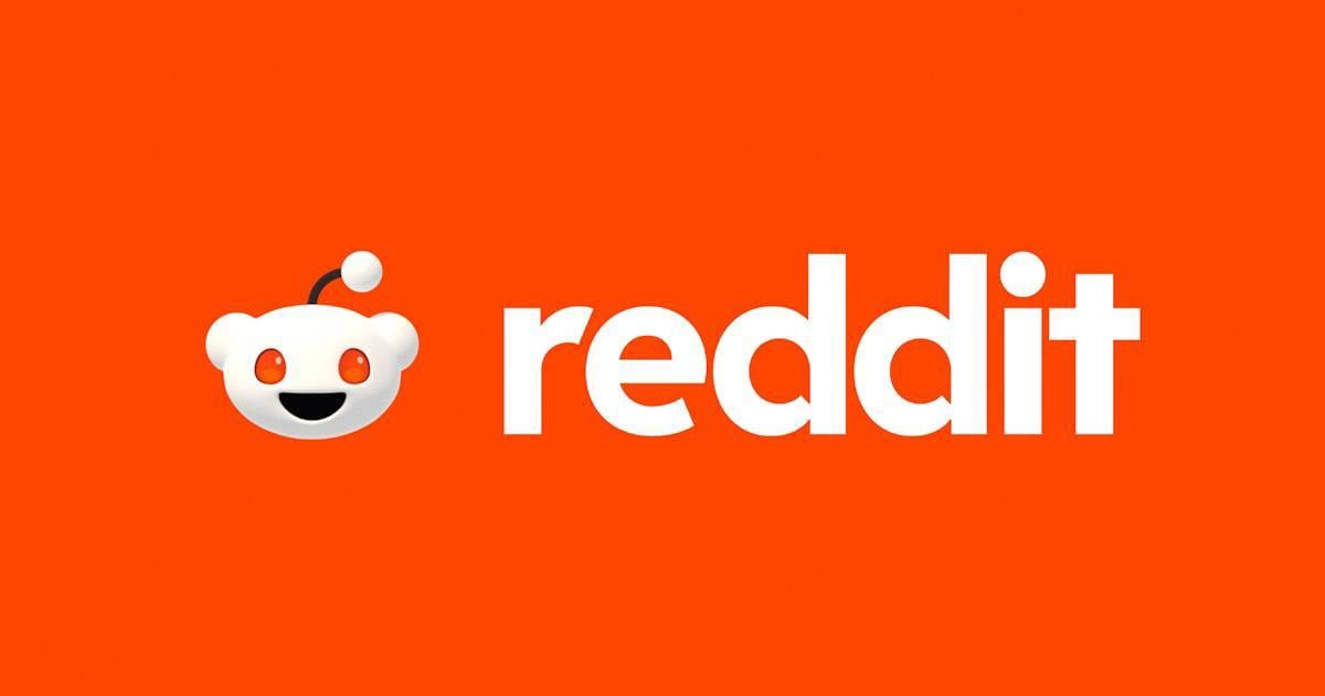 Reddit впервые за 20 лет начал приносить прибыль. Рост доходов обусловлен увеличением числа ежедневных пользователей до 100 миллионов — на 47% больше, чем в прошлом году.  За третий квартал 2024 года компания получила прибыль в размере $29,9 млн, что на 68% больше по сравнению с 2023 годом. А доходы от рекламы увеличились на 56% — до $315,1 млн.   Гендиректор Reddit Стив Хаффман объяснил рост числа пользователей функцией перевода контента на разные языки с помощью искусственного интеллекта. Теперь компания планирует расширять перевод на более чем 30 языков к 2025 году.