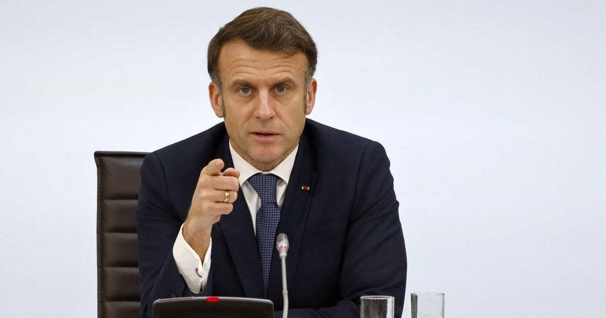 Макрон заявил, что будущее Украины не может быть решено без украинцев  "Европейцы также обязательно будут участвовать в решении этой проблемы, потому что на карту поставлена их безопасность", - написал Макрон в X после разговора с Зеленским, добавив, что он также разговаривал с Мерцем и Стармером.  НАШИ РЕСУРСЫ:   Telegram  YouTube  RUTUBE