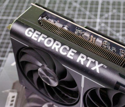 Крупное повышение цен на видеокарты NVIDIA запланировано на февраль 2026 года Board Channels Инсайдеры с форума Board Channels раскрыли сроки роста цен на видеокарты NVIDIA и AMD из за кризиса на рынке DRAM Согласно их данным NVIDIA уже осуществила небольшое повышение стоимости GPU в декабре текущего года однако полноценная корректировка цен запланирована на февраль следующего года