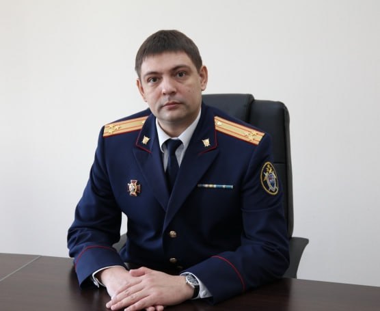 Максим Козлов назначен и.о. руководителя СУ СК РФ по Кировской области. Козлов родился в 1983 году в Удмуртской Республике, имеет высшее юридическое образование. С 2012 по 2020 годы возглавлял второй отдел по расследованию особо важных дел СУ СК РФ по Удмуртской Республике. С марта 2020 года работал заместителем руководителя следкома по Удмуртской Республике. Прислать новость: Подпишись на «Источник»