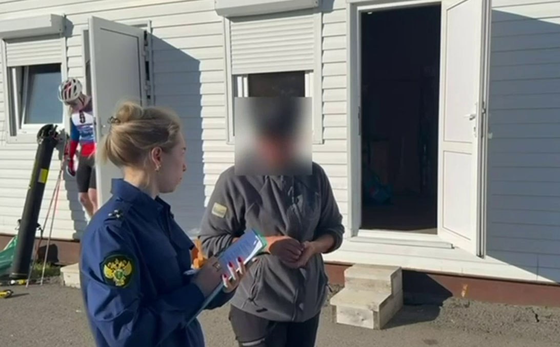 Несчастный случай на тренировке по стрельбе произошёл на Камчатке Серьезную травму получила ученица спортивной секции 11 летняя спортсменка ранила сверстницу в правый глаз неосторожным выстрелом из пневматической винтовки Пострадавшую девочку готовят к консультации в федеральном медцентре передаёт ИА Камчатское время Подробности по ссылке   kamtime ru article f1141e2f 4410 4701 8d40 82cb6513dd35