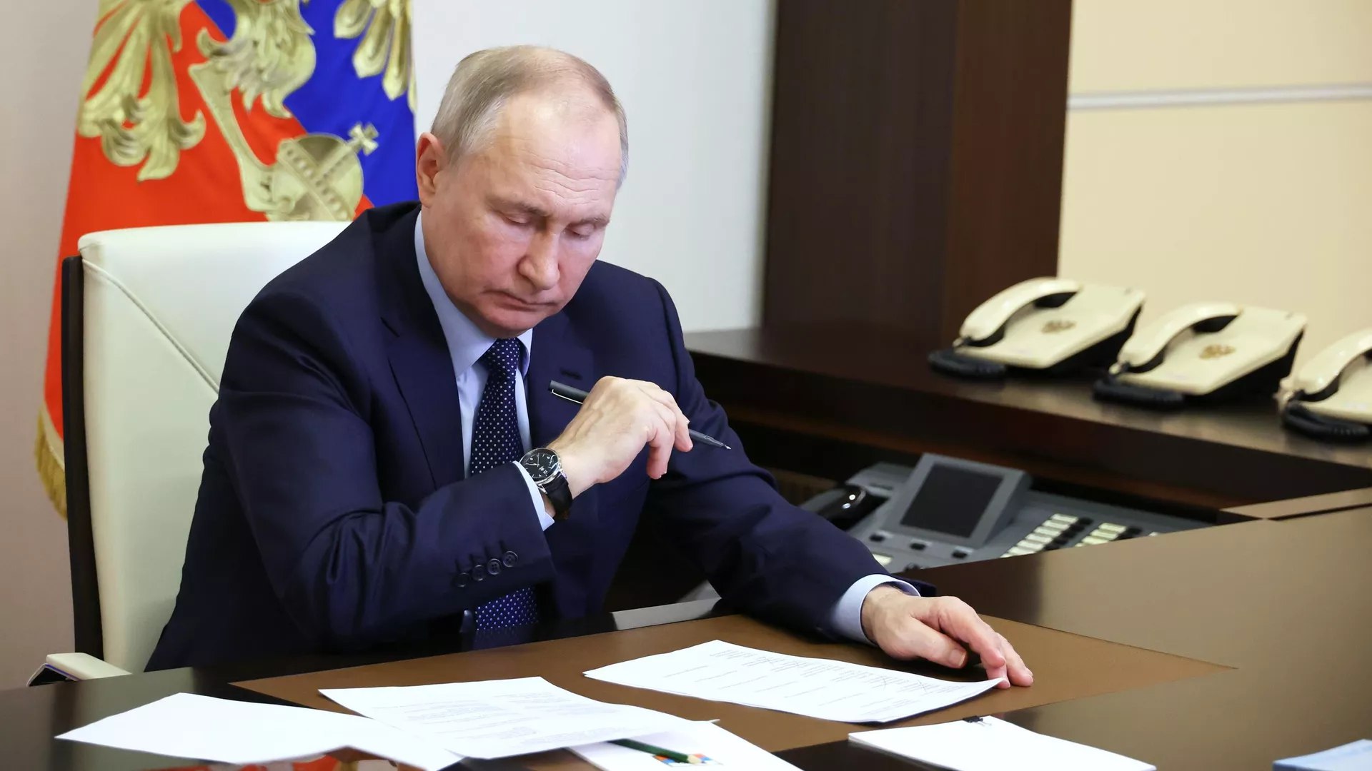 Переход компании "Петрус" под временное управление Татнефти Производитель пластиковой упаковки "Петрус", принадлежащий кипрской Pet.Rus Plastic, временно перешел под управление структуры Татнефти. Это решение принято по указу Президента России. Основной задачей станет поддержание стабильной работы предприятия. Важно отметить, что компания продолжит операционную деятельность под новым управлением. Одной из целей является обеспечение непрерывности производства и снижение эксплуатационных рисков в сложный период.