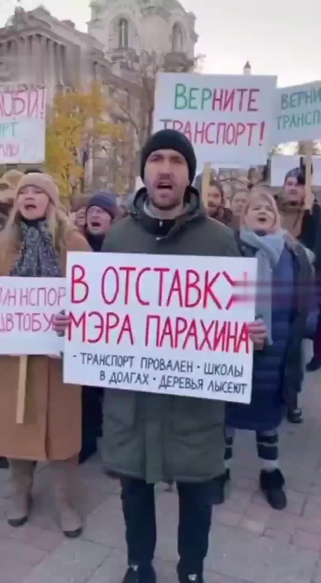 В Орле прошел сгенерированный нейросетью митинг против мэра Парахина