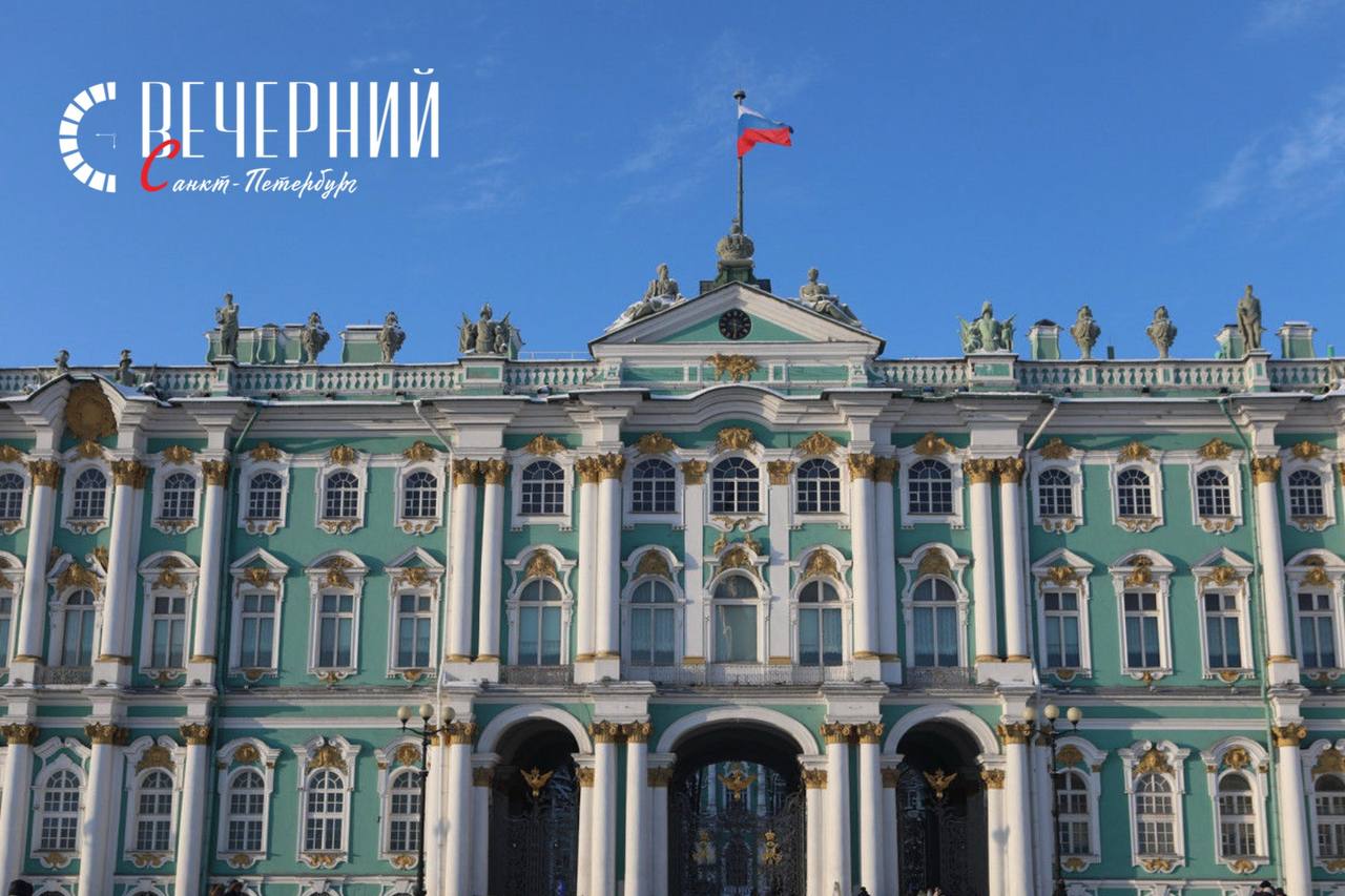 Эрмитаж открывает свои двери бесплатно ко Всемирному дню учителей В воскресенье 5 октября посетители смогут получить бесплатные входные билеты для посещения Главного музейного комплекса Главного штаба Дворца Меншикова Музея императорского фарфорового завода и Зимнего дворца Петра I Уникальной особенностью станет бесплатная экскурсия по открытым хранениям Реставрационно хранительского центра Старая Деревня Билеты будут доступны на сайте Эрмитажа в несколько этапов фильтр Бесплатный день облегчит поиск а также в кассах Эрмитажа 5 октября в порядке живой очереди   Количество бесплатных билетов ограничено пропускной способностью экспозиционных комплексов Фото Роман Пименов Вечерний Санкт Петербург